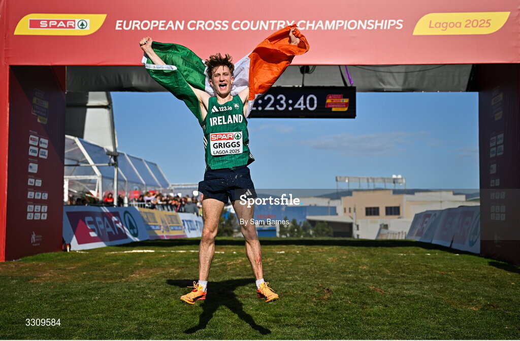 14 December 2025; Nick Griggs of Ireland celebrates winning the U23 men's race at the 2025 SPAR European Cross Country Championships in Lagoa, Portugal. Photo by Sam Barnes/Sportsfile