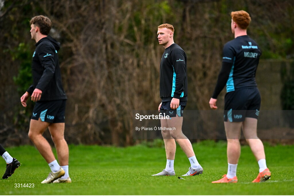 29 December 2025; Ciarán Frawley, centre, during Leinster Rugby squad training at Rosemount in UCD, Dublin. Photo by Piaras Ó Mídheach/Sportsfile