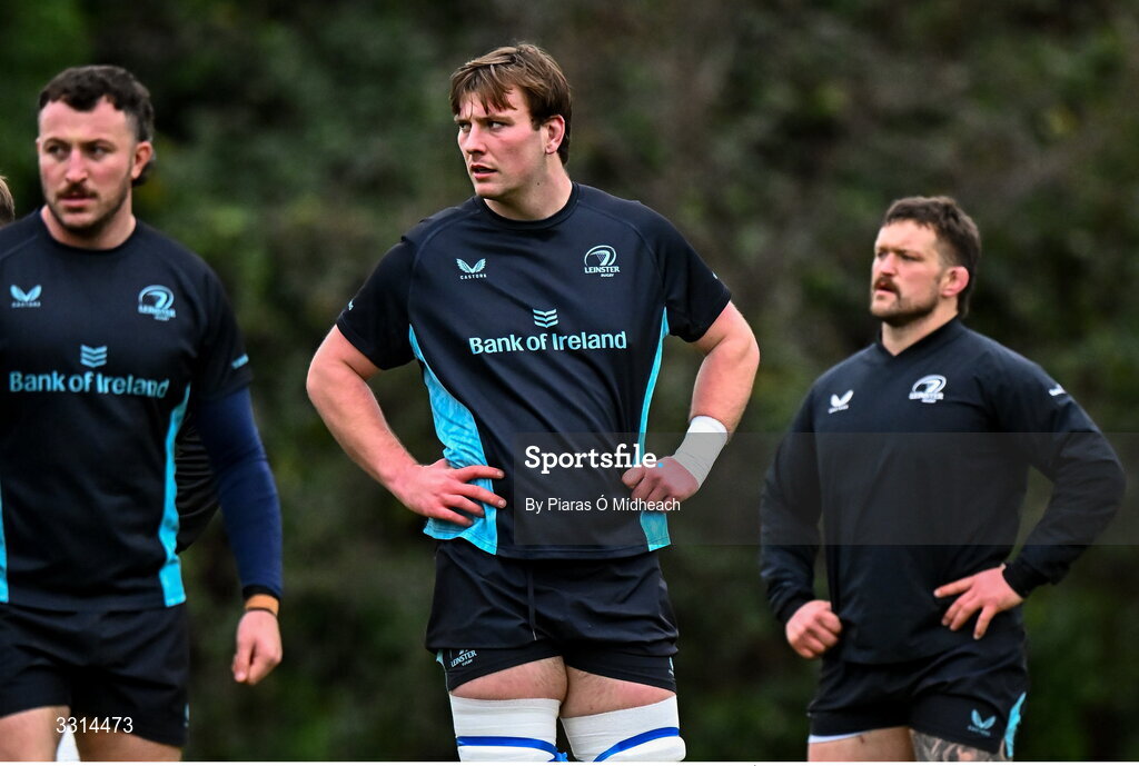29 December 2025; Alan Spicer, centre, with Will Connors, left, and Andrew Porter during Leinster Rugby squad training at Rosemount in UCD, Dublin. Photo by Piaras Ó Mídheach/Sportsfile