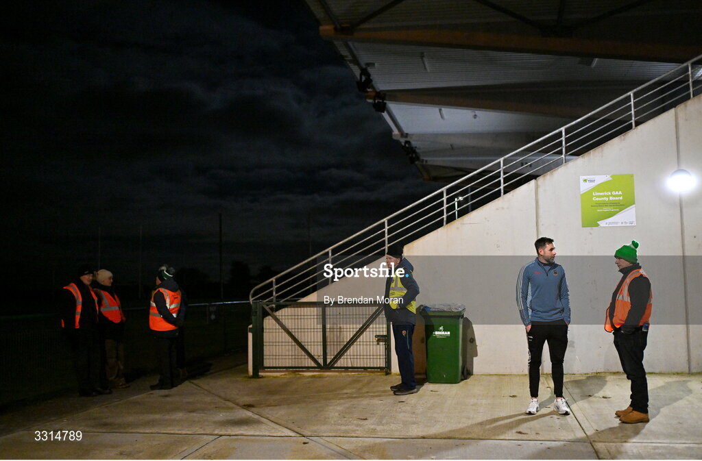 2 January 2026; Tipperary manager Niall Fitzgerald, second from right, in coversation with event steward Hammy Dawson, from St Patrick's GAA club, Limerick, before the McGrath Cup match between Limerick and Tipperary at Mick Neville Park in Rathkeale, Limerick. Photo by Brendan Moran/Sportsfile