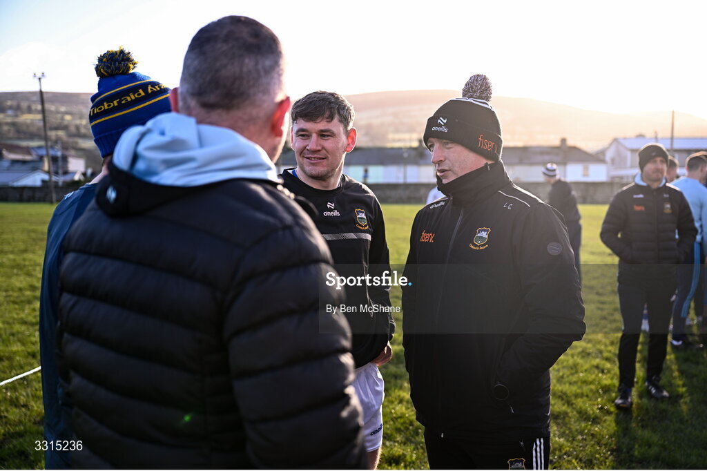 3 January 2026; Tipperary manager Liam Cahill in conversation with his players and staff before the movement of the match to Fethard Grass pitch after the suspension of the Co-Op Superstores Munster Senior Hurling League match between Tipperary and Waterford at Clonmel Sportsfield in Clonmel, Tipperary. Photo by Ben McShane/Sportsfile