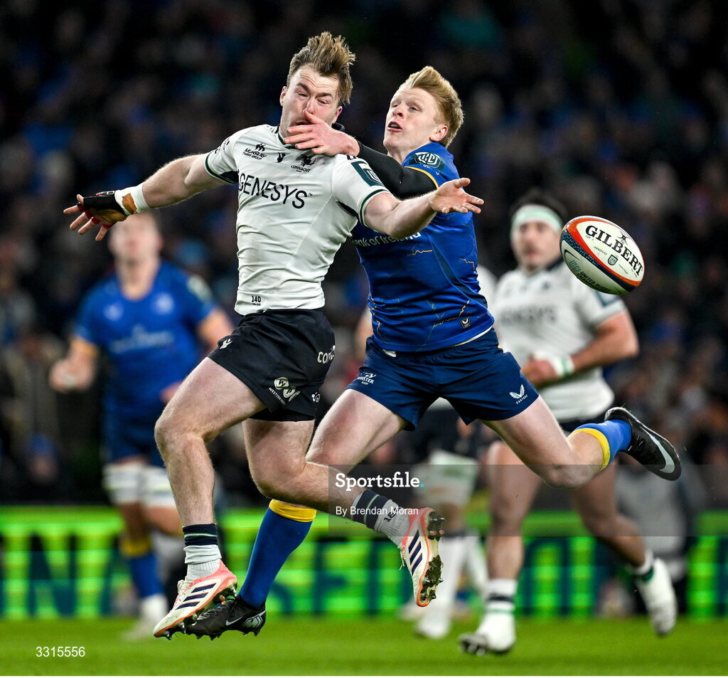 3 January 2026; David Hawkshaw of Connacht competes for possession against Tommy O'Brien of Leinster in the build up the Leinster's second try during the United Rugby Championship match between Leinster and Connacht at Aviva Stadium in Dublin. Photo by Brendan Moran/Sportsfile