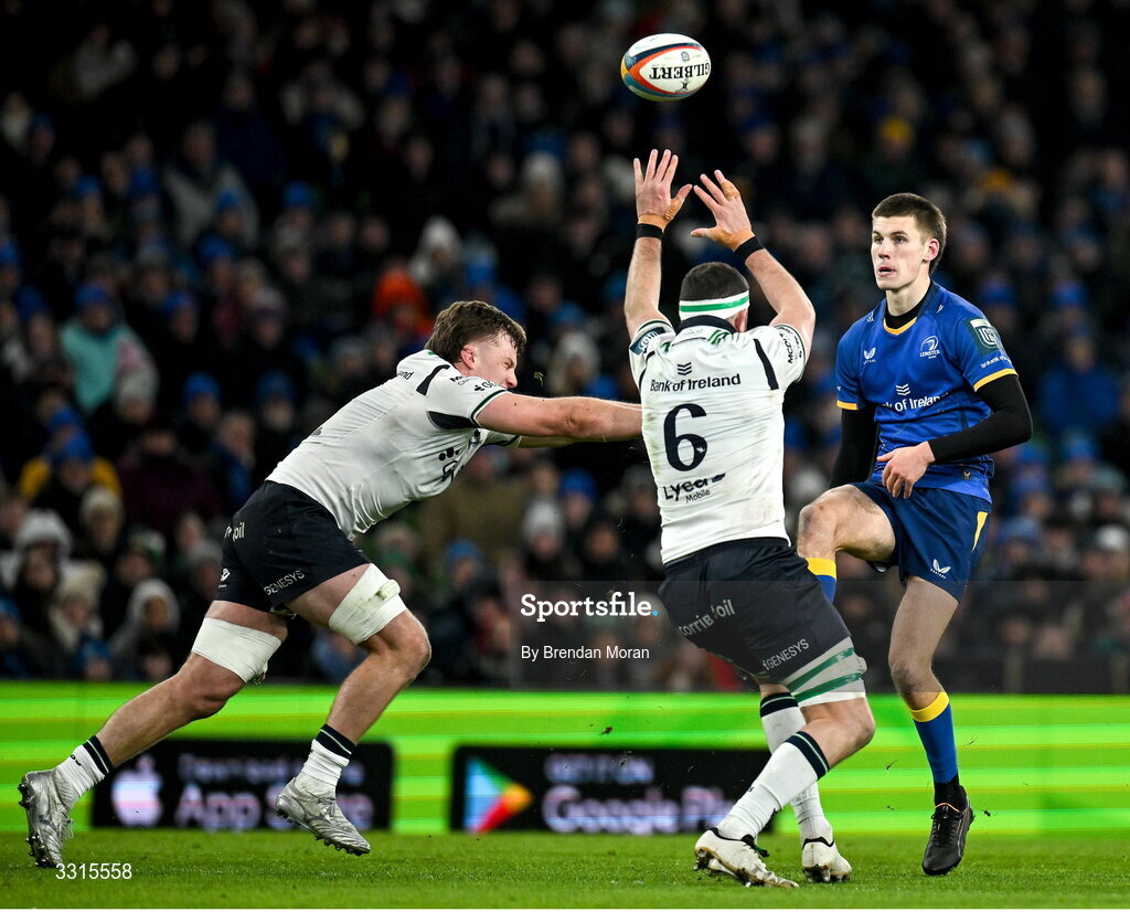 3 January 2026; Sam Prendergast of Leinster chips over his brother Cian Prendergast, left, and Josh Murphy of Connacht during the United Rugby Championship match between Leinster and Connacht at Aviva Stadium in Dublin. Photo by Brendan Moran/Sportsfile