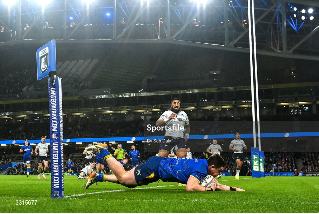 3 January 2026; Dan Sheehan of Leinster scores his side's first try during the United Rugby Championship match between Leinster and Connacht at the Aviva Stadium in Dublin. Photo by Seb Daly/Sportsfile