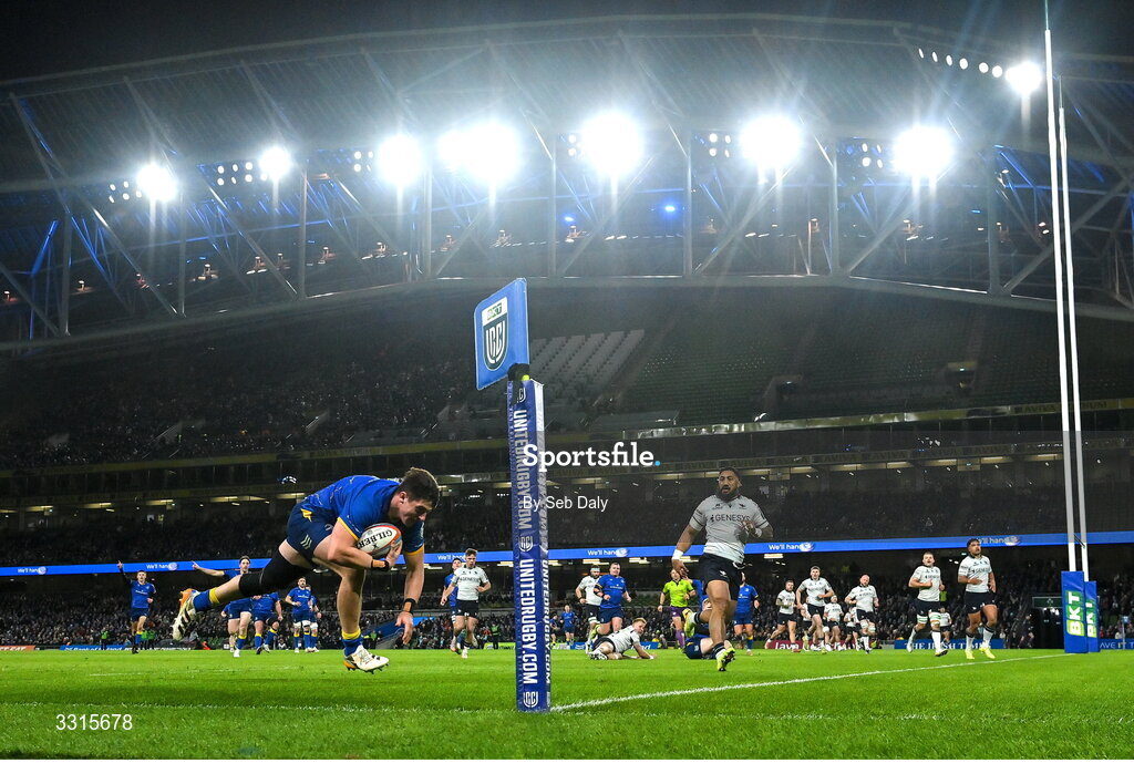 3 January 2026; Dan Sheehan of Leinster scores his side's first try during the United Rugby Championship match between Leinster and Connacht at the Aviva Stadium in Dublin. Photo by Seb Daly/Sportsfile