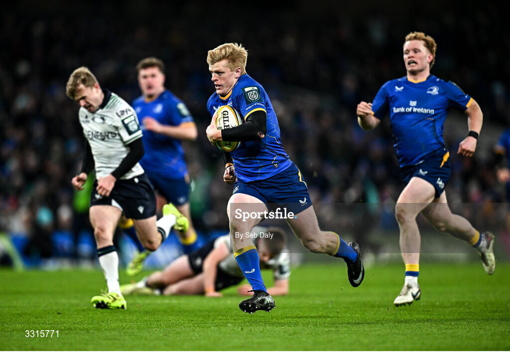 3 January 2026; Tommy O'Brien of Leinster on his way to scoring his side's seventh try during the United Rugby Championship match between Leinster and Connacht at the Aviva Stadium in Dublin. Photo by Seb Daly/Sportsfile