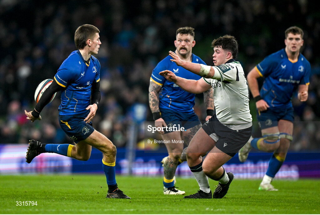 3 January 2026; Sam Prendergast of Leinster offloads to team-mate Andrew Porter during the United Rugby Championship match between Leinster and Connacht at Aviva Stadium in Dublin. Photo by Brendan Moran/Sportsfile
