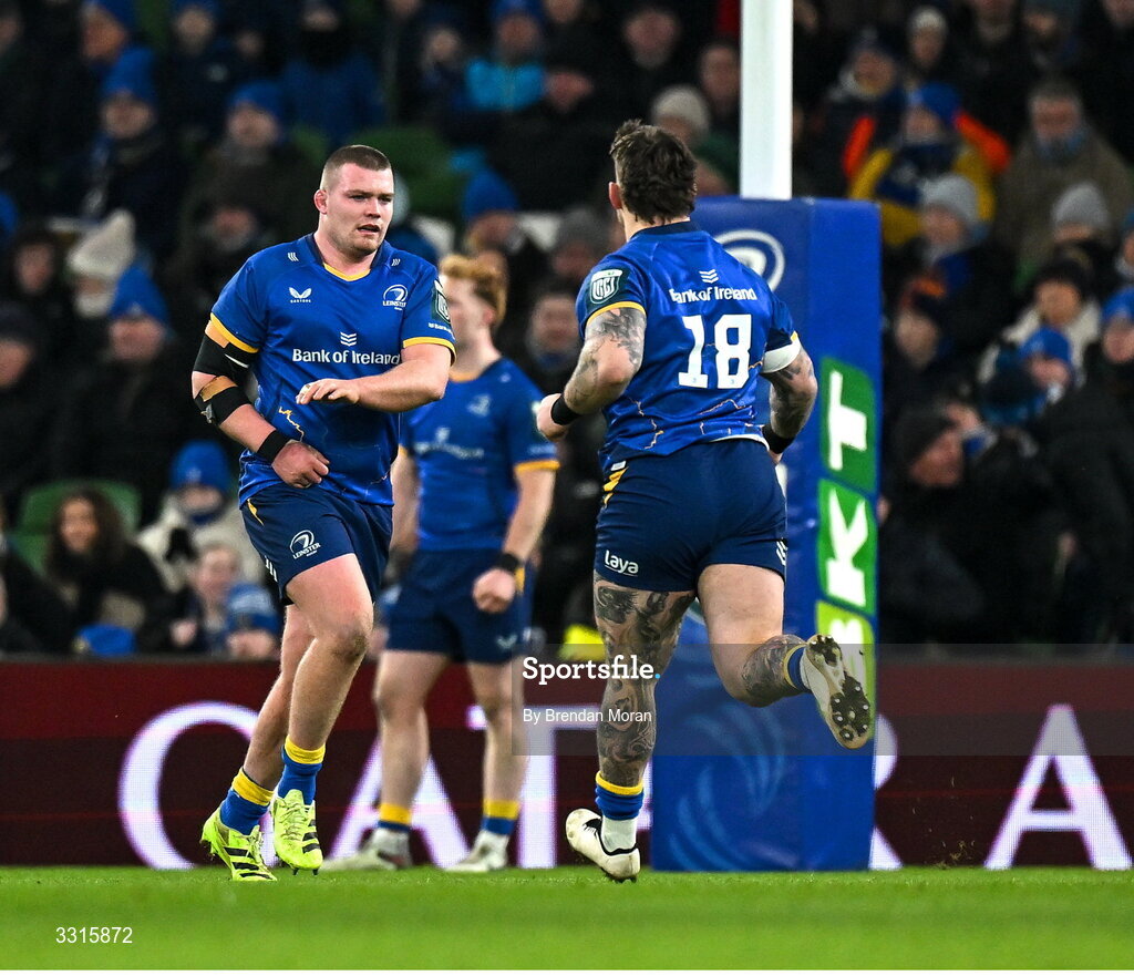 3 January 2026; Jack Boyle is replaced by Leinster team-mate Andrew Porter, 18, after picking up an injury during the United Rugby Championship match between Leinster and Connacht at Aviva Stadium in Dublin. Photo by Brendan Moran/Sportsfile