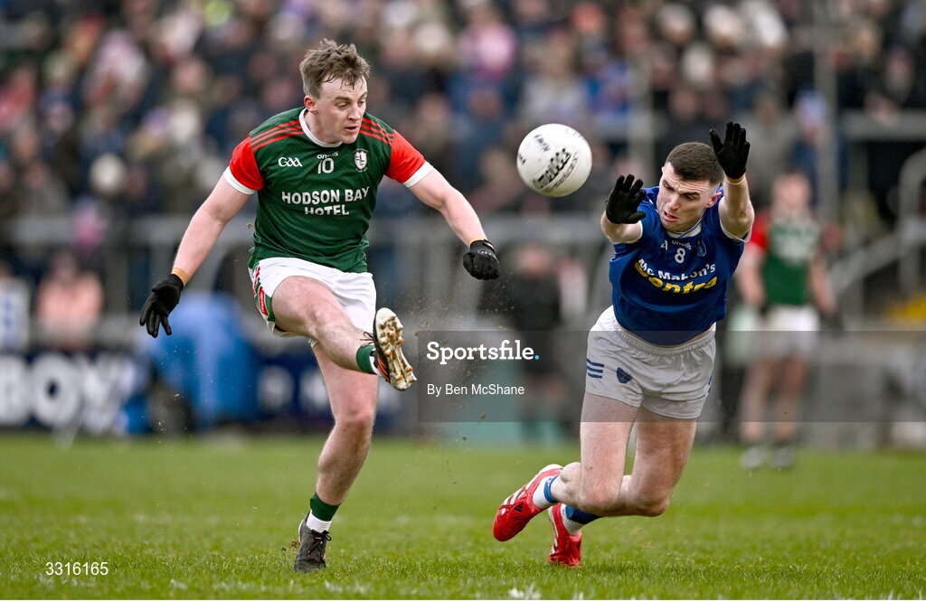 4 January 2026; Ciarán Sugrue of St Brigid's kicks a point despite the efforts of Mícheál McCarville of Scotstown during the AIB GAA Football All-Ireland Senior Club Championship semi-final match between between St Brigid's of Roscommon and Scotstown of Monaghan at Kingspan Breffni in Cavan. Photo by Ben McShane/Sportsfile
