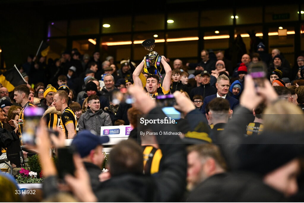 10 January 2026; Diarmuid Grant of Upperchurch-Drombane lifts the cup after his side's victory in the AIB GAA Hurling All-Ireland Intermediate Club Championship final match between Tooreen of Mayo and Upperchurch-Drombane of Tipperary at Croke Park in Dublin. Photo by Piaras Ó Mídheach/Sportsfile