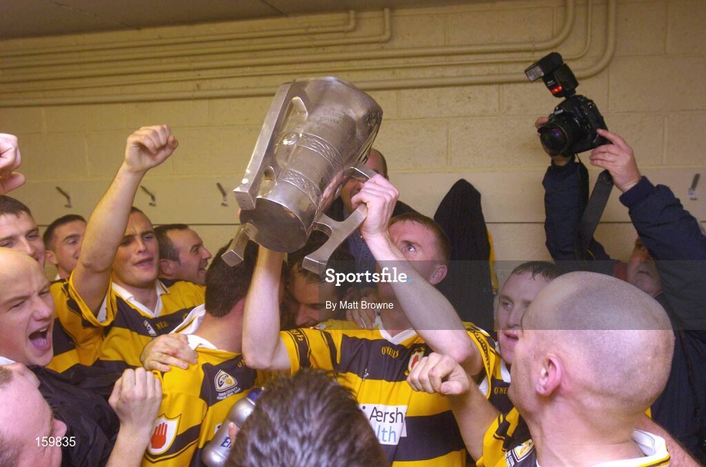31 October 2004; Na Pairsaigh players celebrate with the cup after the win against Cloyne. Cork County Senior Hurling Final, Na Piarsaigh v Cloyne, Pairc Ui Chaoimh, Cork. Picture credit; Matt Browne / SPORTSFILE