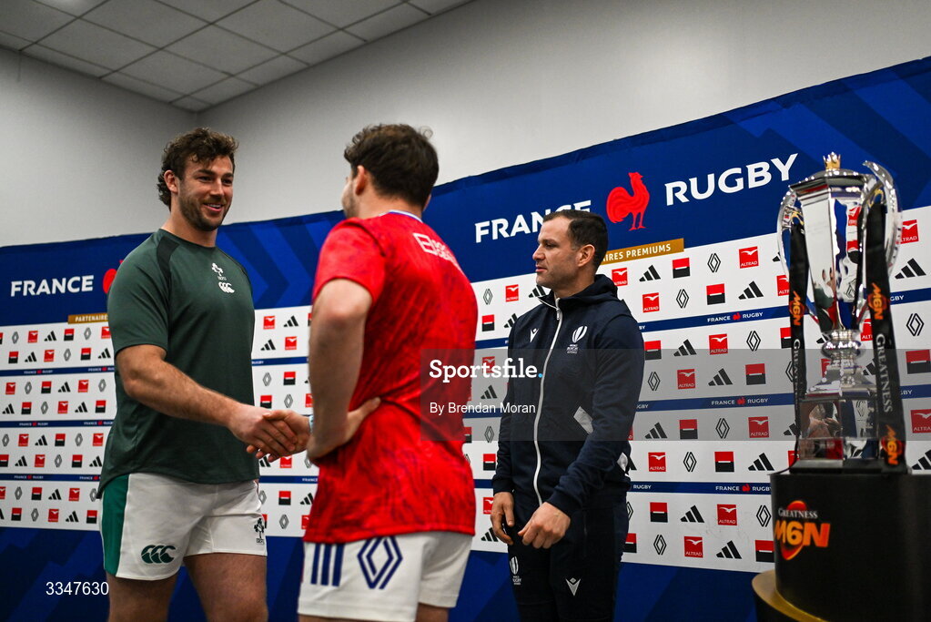 5 February 2026; Caelan Doris of Ireland and Antoine Dupont of France shake hands in front of referee Karl Dickson before the Guinness 6 Nations Rugby Championship match between France and Ireland at Stade de France in Paris, France. Photo by Brendan Moran/Sportsfile