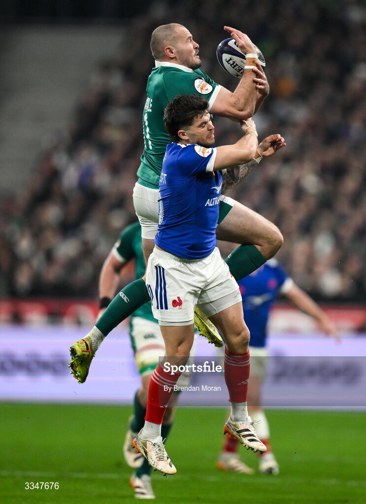 5 February 2026; Jacob Stockdale of Ireland in action against Matthieu Jalibert of France during the Guinness 6 Nations Rugby Championship match between France and Ireland at Stade de France in Paris, France. Photo by Brendan Moran/Sportsfile