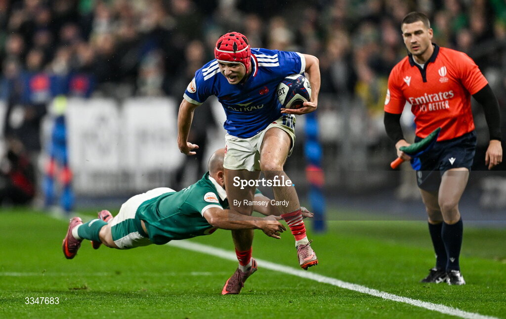 5 February 2026; Louis Bielle-Biarrey of France evades the tackle from Jamison Gibson-Park of Ireland on his way to scoring his side's first try during the Guinness 6 Nations Rugby Championship match between France and Ireland at Stade de France in Paris, France. Photo by Ramsey Cardy/Sportsfile