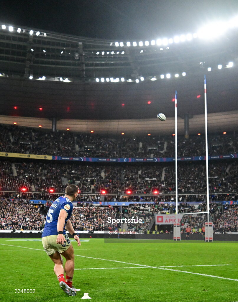 5 February 2026; Thomas Ramos of France kicks a conversion during the Guinness 6 Nations Rugby Championship match between France and Ireland at Stade de France in Paris, France. Photo by Brendan Moran/Sportsfile
