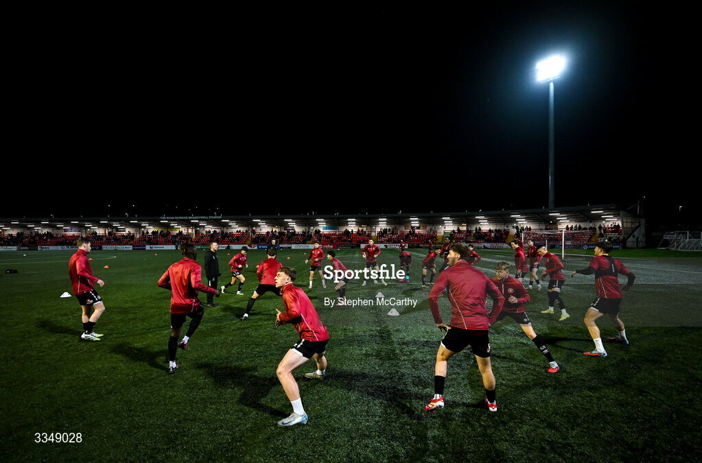 6 February 2026; Sligo Rovers players warm-up before the SSE Airtricity Men's Premier Division match between Derry City and Sligo Rovers at The Ryan McBride Brandywell Stadium in Derry. Photo by Stephen McCarthy/Sportsfile