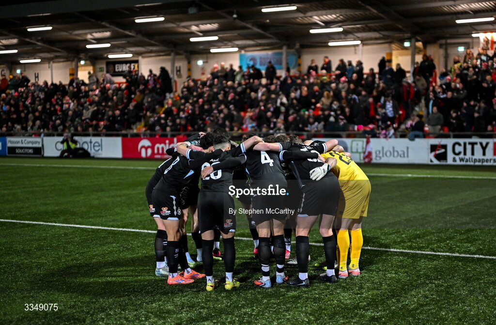 6 February 2026; Sligo Rovers players huddle before the SSE Airtricity Men's Premier Division match between Derry City and Sligo Rovers at The Ryan McBride Brandywell Stadium in Derry. Photo by Stephen McCarthy/Sportsfile