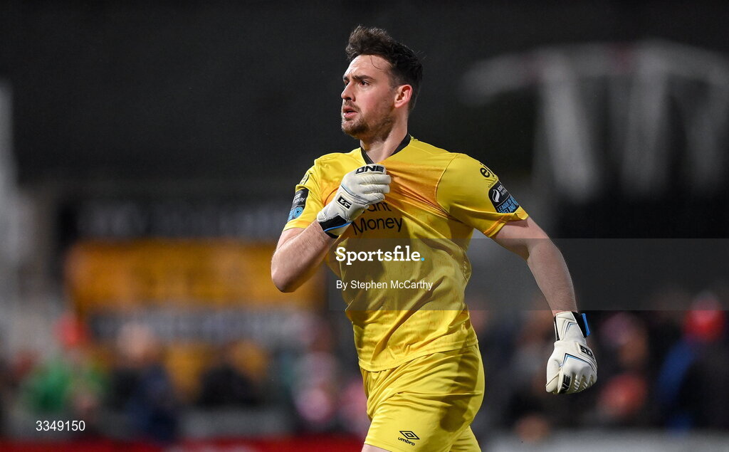 6 February 2026; Sligo Rovers goalkeeper Sam Sargeant celebrate his side's first goal, scored by teammate Jad Hakiki, not pictured, during the SSE Airtricity Men's Premier Division match between Derry City and Sligo Rovers at The Ryan McBride Brandywell Stadium in Derry. Photo by Stephen McCarthy/Sportsfile