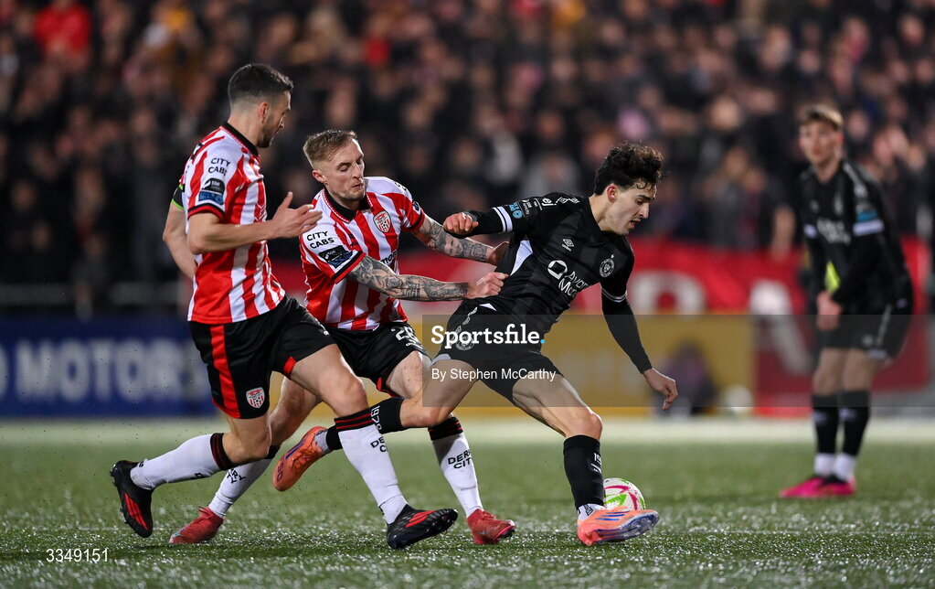 6 February 2026; Jad Hakiki of Sligo Rovers in action against Carl Winchester, centre and Michael Duffy of Derry City during the SSE Airtricity Men's Premier Division match between Derry City and Sligo Rovers at The Ryan McBride Brandywell Stadium in Derry. Photo by Stephen McCarthy/Sportsfile