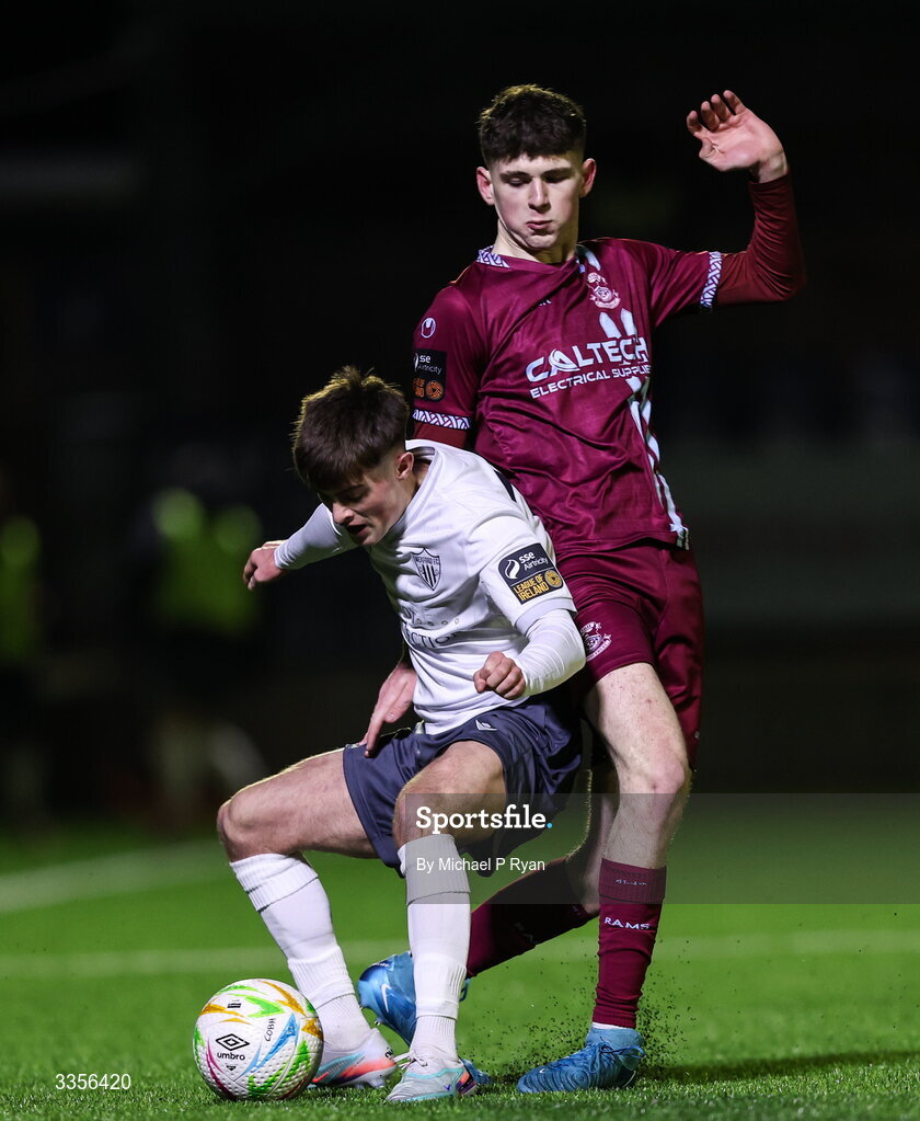 13 February 2026; Gavin Hodgins of Wexford in action against Kai O'Neill of Cobh Ramblers during the SSE Airtricity Men's First Division match between Cobh Ramblers and Wexford at St Colman's Park in Cobh, Cork. Photo by Michael P Ryan/Sportsfile
