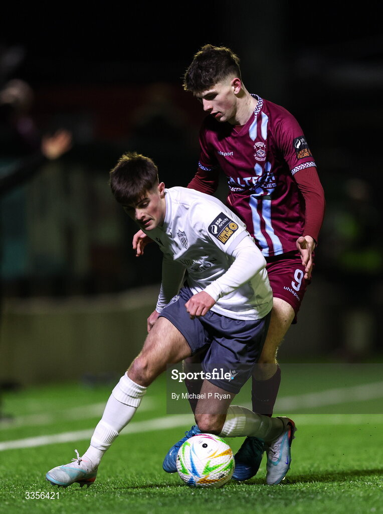 13 February 2026; Gavin Hodgins of Wexford in action against Kai O'Neill of Cobh Ramblers during the SSE Airtricity Men's First Division match between Cobh Ramblers and Wexford at St Colman's Park in Cobh, Cork. Photo by Michael P Ryan/Sportsfile