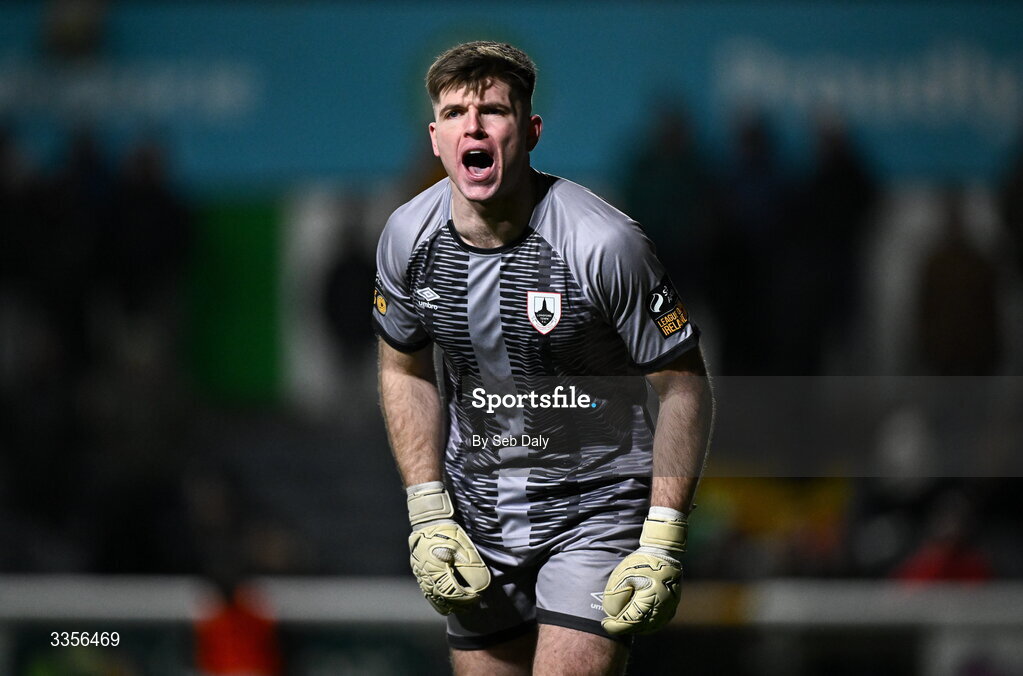 13 February 2026; Longford Town goalkeeper Kian Moore during the SSE Airtricity Men's First Division match between Bray Wanderers and Longford Town at Carlisle Grounds in Bray, Wicklow. Photo by Seb Daly/Sportsfile