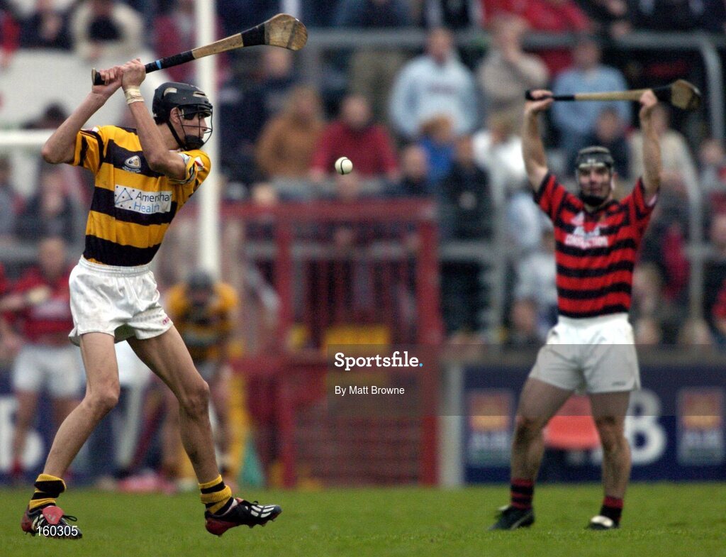 31 October 2004; Aisake O hAilpin, Na Pairsaigh, in action against Cloyne. Cork County Senior Hurling Final, Na Piarsaigh v Cloyne, Pairc Ui Chaoimh, Cork. Picture credit; Matt Browne / SPORTSFILE