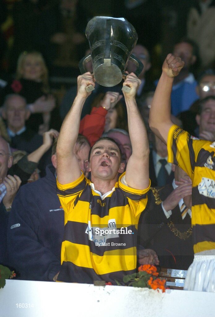 31 October 2004; Mark Prendergast, Na Pairsaigh captain, lifts the cup. Cork County Senior Hurling Final, Na Piarsaigh v Cloyne, Pairc Ui Chaoimh, Cork. Picture credit; Matt Browne / SPORTSFILE