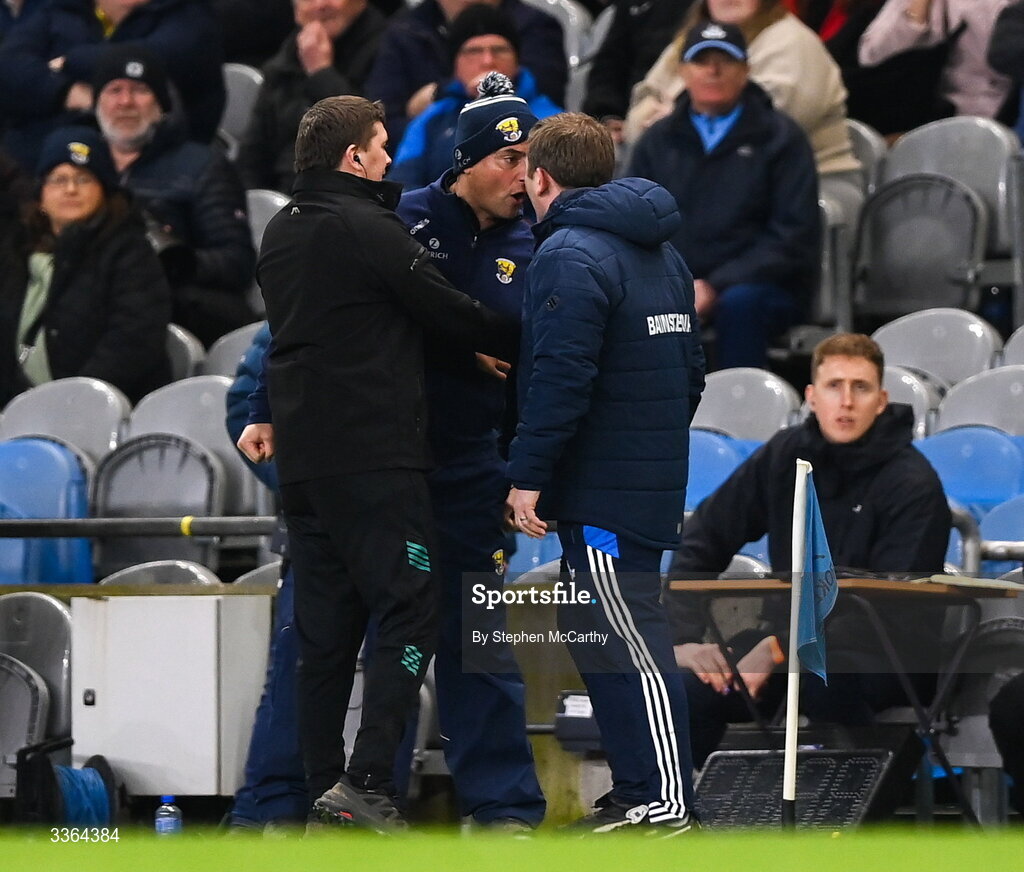 21 February 2026; Wexford manager Keith Rossiter, left, and Dublin manager Niall Ó Ceallacháin exchange views during the Allianz Hurling League Division 1B match between Dublin and Wexford at Croke Park in Dublin. Photo by Stephen McCarthy/Sportsfile