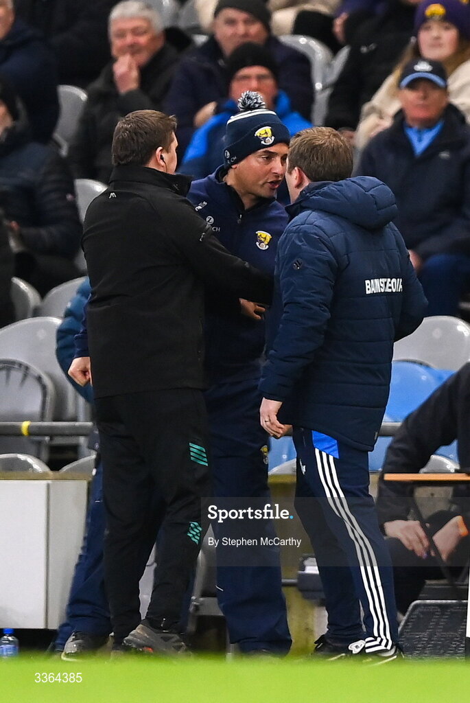 21 February 2026; Wexford manager Keith Rossiter, left, and Dublin manager Niall Ó Ceallacháin exchange views during the Allianz Hurling League Division 1B match between Dublin and Wexford at Croke Park in Dublin. Photo by Stephen McCarthy/Sportsfile