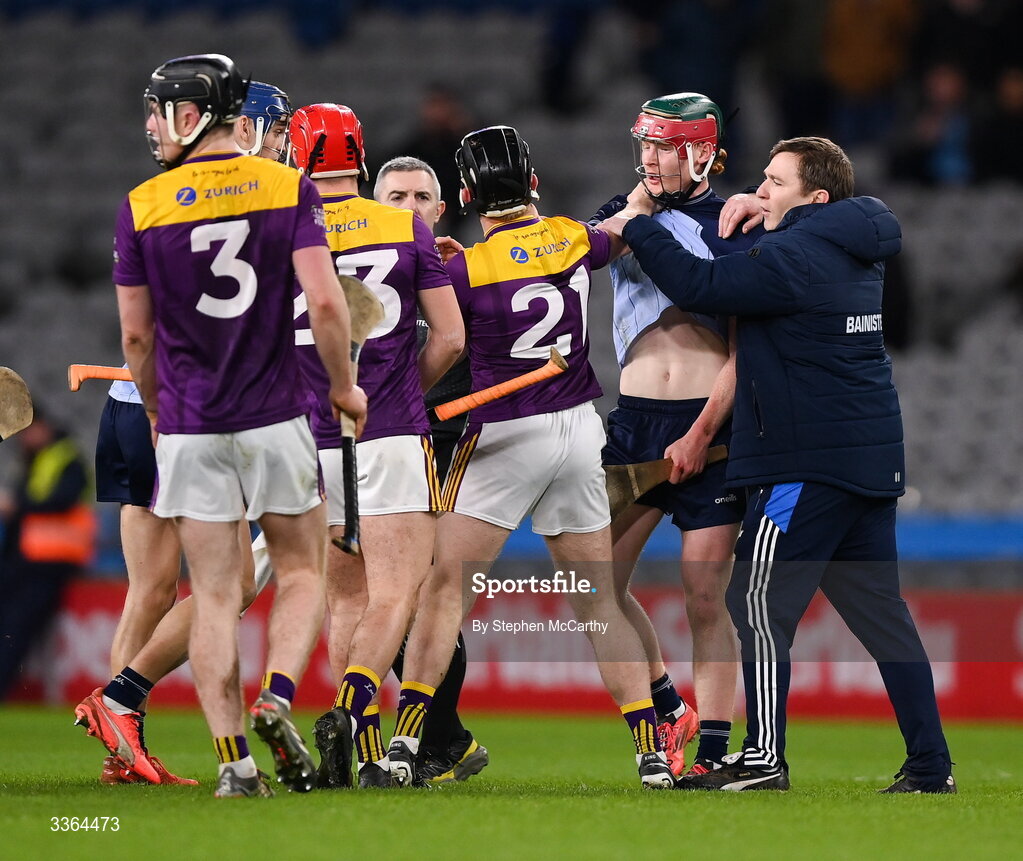 21 February 2026; Dublin manager Niall Ó Ceallacháin steps in between Diarmaid Ó Dúlaing of Dublin and Cian Byrne of Wexford following the Allianz Hurling League Division 1B match between Dublin and Wexford at Croke Park in Dublin. Photo by Stephen McCarthy/Sportsfile