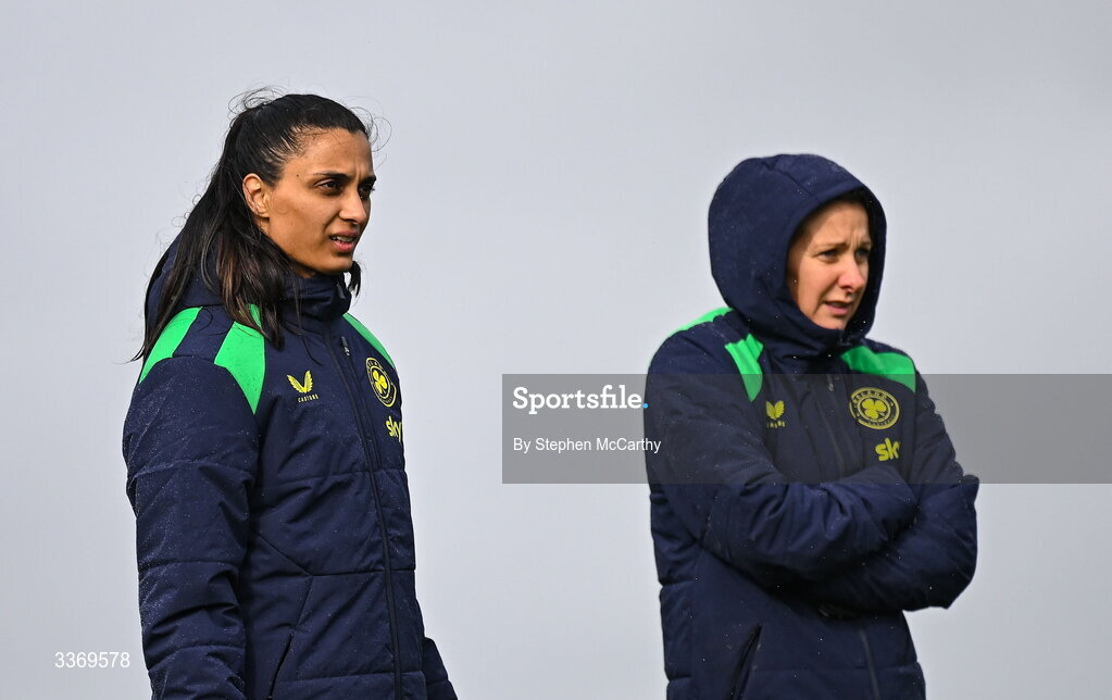 26 February 2026; Performance analyst Jasmine Mander, left, and head coach Carla Ward during a Republic of Ireland women training session at the FAI National Training Centre in Abbotstown, Dublin. Photo by Stephen McCarthy/Sportsfile