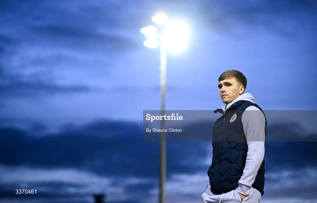 27 February 2026; James Norris of Shelbourne walks the pitch before the SSE Airtricity Men's Premier Division match between Drogheda United and Shelbourne at Sullivan & Lambe Park in Drogheda, Louth. Photo by Shauna Clinton/Sportsfile