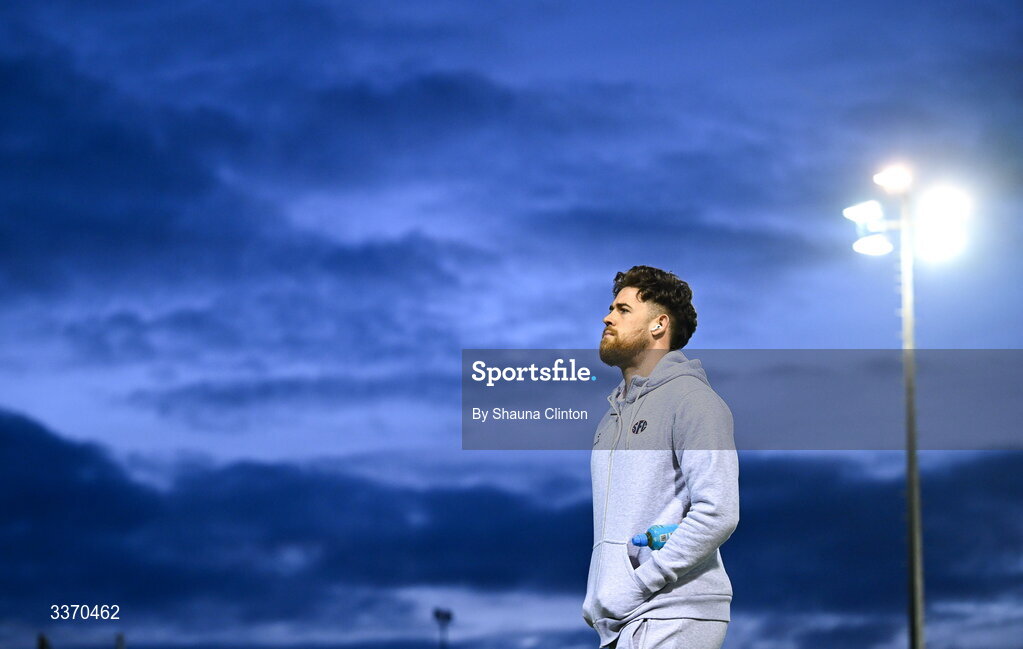 27 February 2026; Sam Bone of Shelbourne walks the pitch before the SSE Airtricity Men's Premier Division match between Drogheda United and Shelbourne at Sullivan & Lambe Park in Drogheda, Louth. Photo by Shauna Clinton/Sportsfile