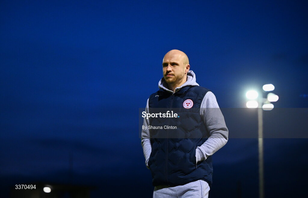 27 February 2026; Kerr McInroy of Shelbourne walks the pitch before the SSE Airtricity Men's Premier Division match between Drogheda United and Shelbourne at Sullivan & Lambe Park in Drogheda, Louth. Photo by Shauna Clinton/Sportsfile