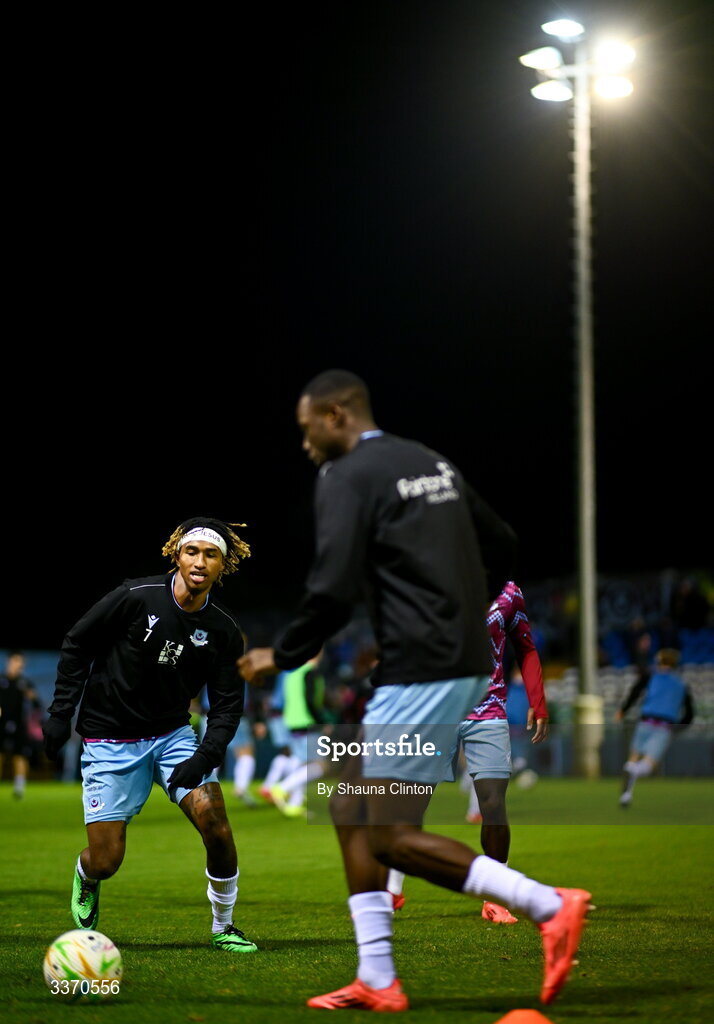 27 February 2026; Drogheda United players warm up before the SSE Airtricity Men's Premier Division match between Drogheda United and Shelbourne at Sullivan & Lambe Park in Drogheda, Louth. Photo by Shauna Clinton/Sportsfile