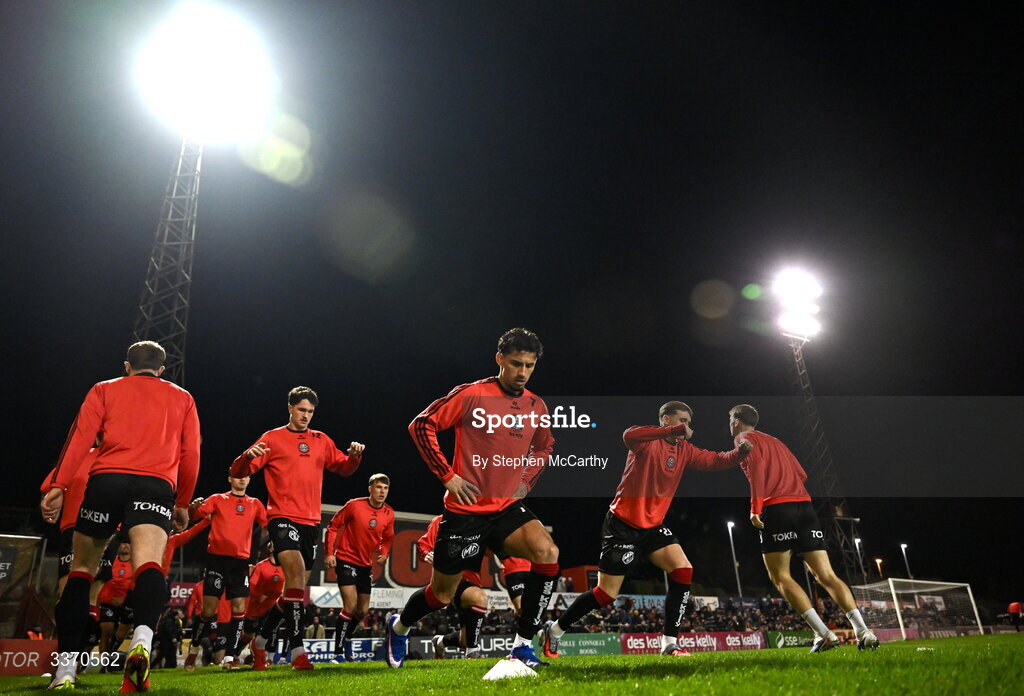 27 February 2026; Connor Parsons of Bohemians, centre, before the SSE Airtricity Men's Premier Division match between Bohemians and Shamrock Rovers at Dalymount Park in Dublin. Photo by Stephen McCarthy/Sportsfile