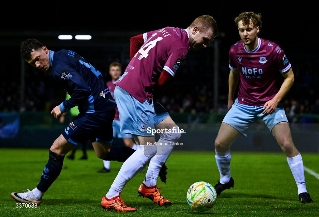 27 February 2026; Mark Doyle of Drogheda United in action against Ali Coote of Shelbourne during the SSE Airtricity Men's Premier Division match between Drogheda United and Shelbourne at Sullivan & Lambe Park in Drogheda, Louth. Photo by Shauna Clinton/Sportsfile
