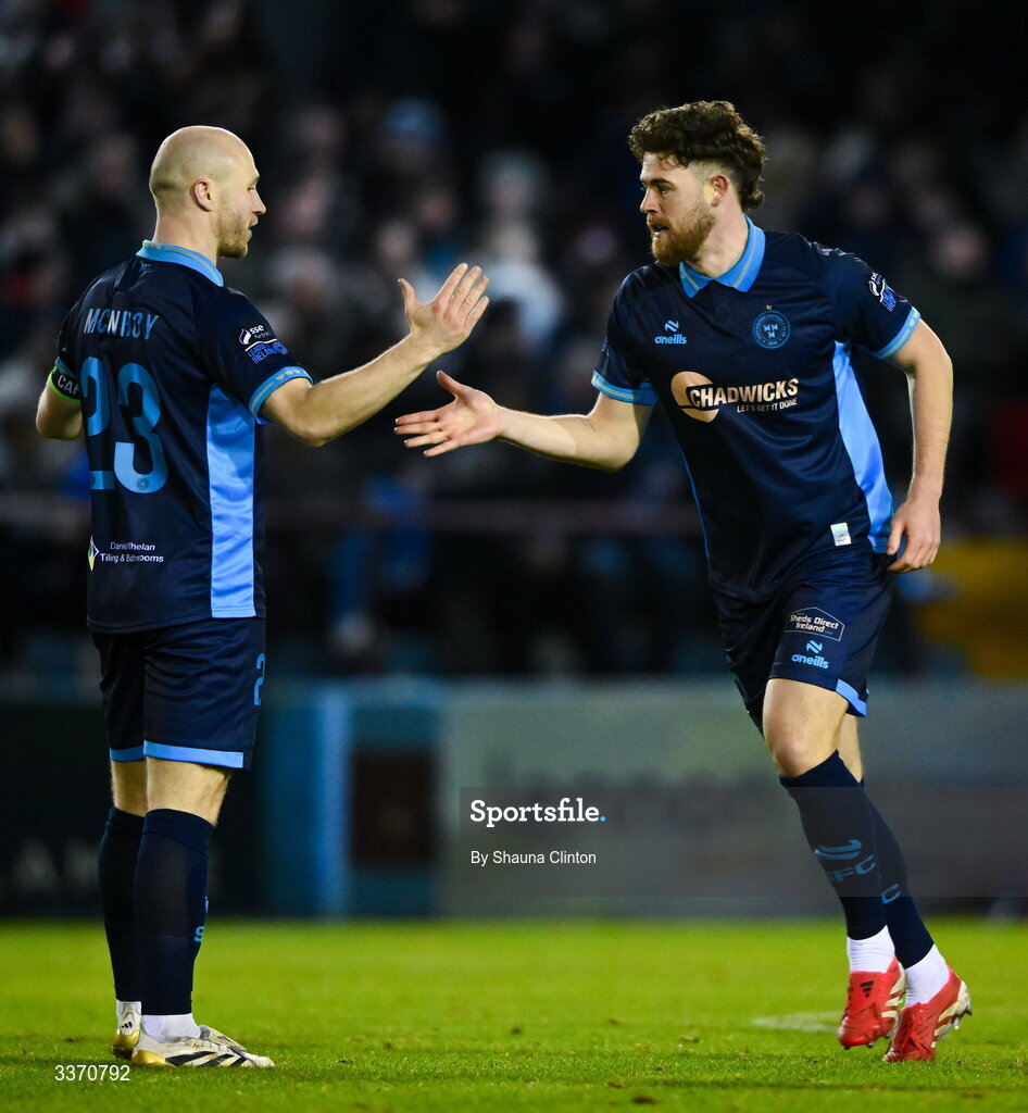 27 February 2026; Sam Bone of Shelbourne, right, celebrates with team-mate Kerr McInroy after scoring his side's first goal during the SSE Airtricity Men's Premier Division match between Drogheda United and Shelbourne at Sullivan & Lambe Park in Drogheda, Louth. Photo by Shauna Clinton/Sportsfile