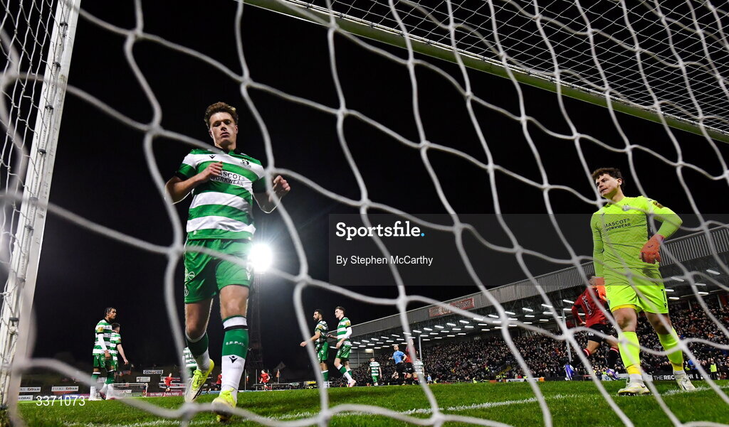 27 February 2026; Daniel Cleary of Shamrock Rovers, left, and Shamrock Rovers goalkeeper Ed McGinty react after their side concede a goal during the SSE Airtricity Men's Premier Division match between Bohemians and Shamrock Rovers at Dalymount Park in Dublin. Photo by Stephen McCarthy/Sportsfile