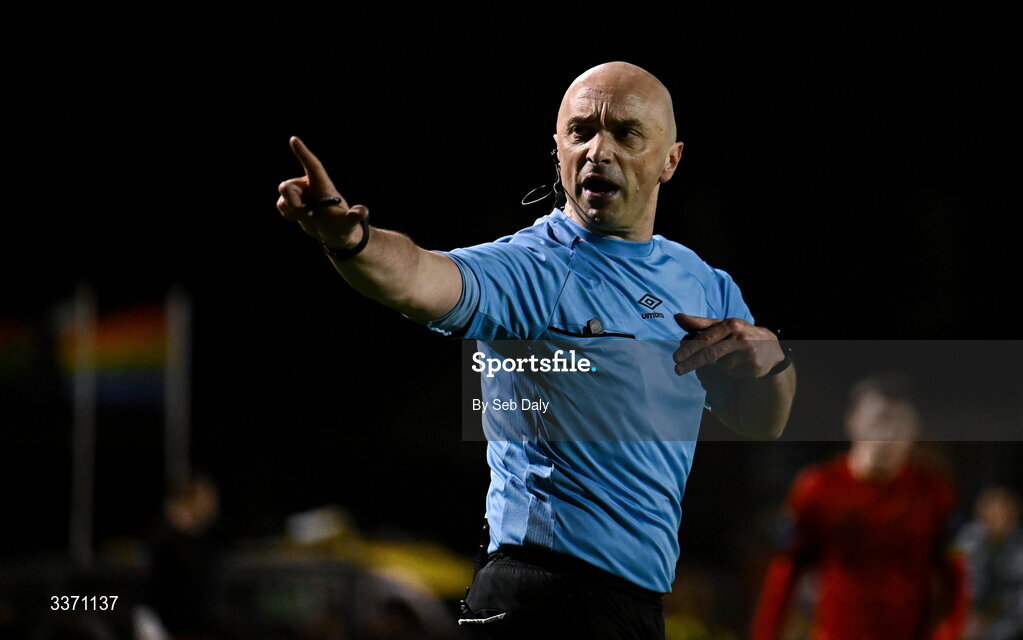 27 February 2026; Referee Neil Doyle during the SSE Airtricity Men's Premier Division match between Bohemians and Shamrock Rovers at Dalymount Park in Dublin. Photo by Seb Daly/Sportsfile
