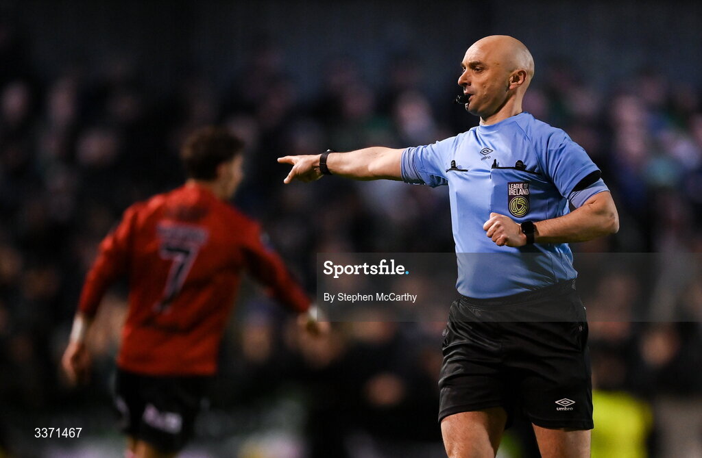 27 February 2026; Referee Neil Doyle awards a penalty during the SSE Airtricity Men's Premier Division match between Bohemians and Shamrock Rovers at Dalymount Park in Dublin.  Photo by Stephen McCarthy/Sportsfile