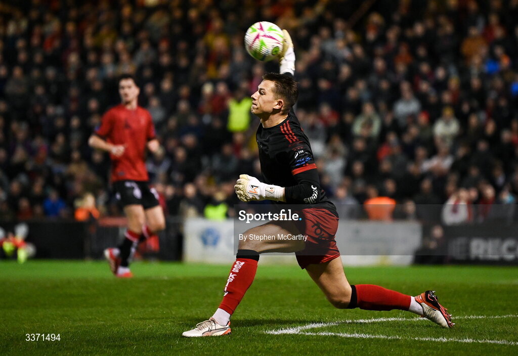 27 February 2026; Bohemians goalkeeper Kacper Chorazka during the SSE Airtricity Men's Premier Division match between Bohemians and Shamrock Rovers at Dalymount Park in Dublin.  Photo by Stephen McCarthy/Sportsfile