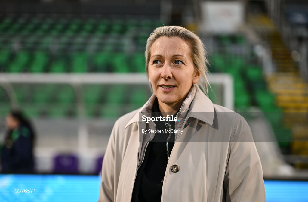 3 March 2026; Republic of Ireland head coach Carla Ward walks the pitch before the 2027 FIFA Women’s World Cup Qualifier match between Republic of Ireland and France at Tallaght Stadium in Dublin. Photo by Stephen McCarthy/Sportsfile