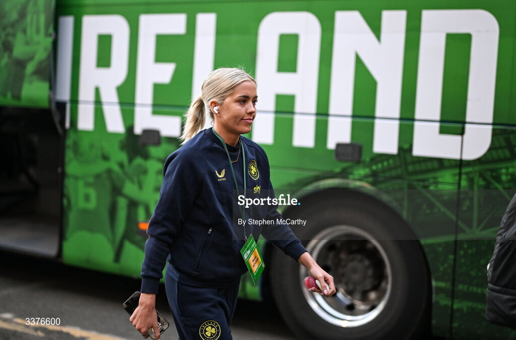 3 March 2026; Denise O’Sullivan of Republic of Ireland arrives for the 2027 FIFA Women’s World Cup Qualifier match between Republic of Ireland and France at Tallaght Stadium in Dublin. Photo by Stephen McCarthy/Sportsfile