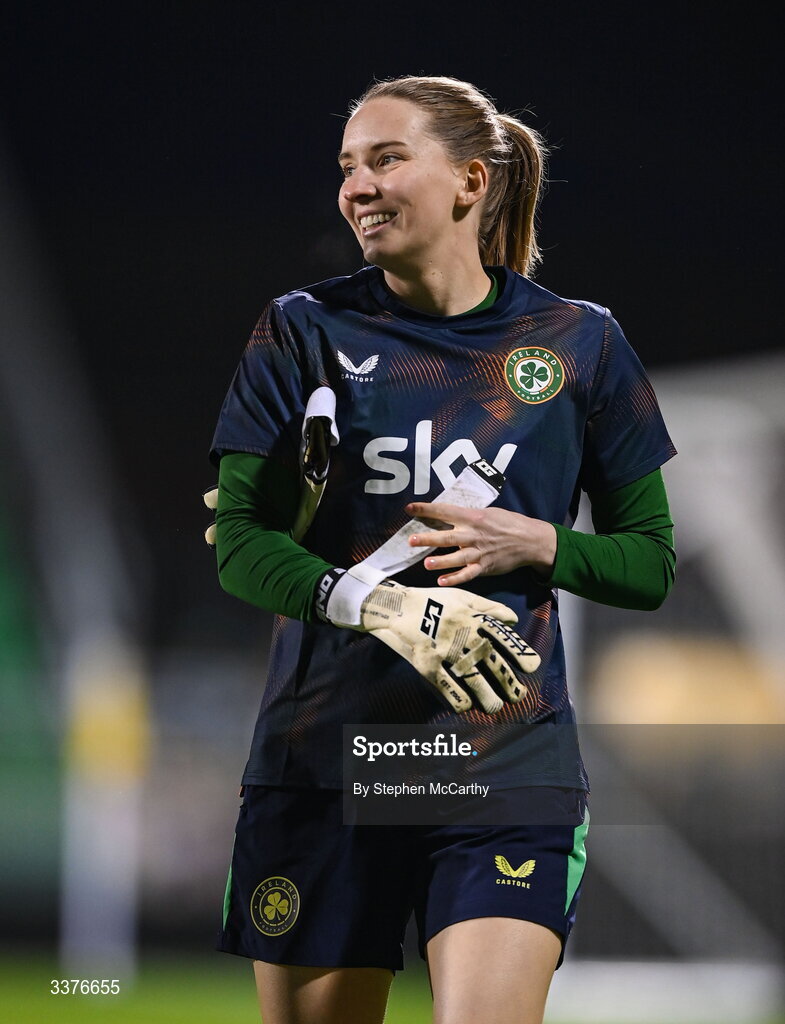 3 March 2026; Republic of Ireland goalkeeper Sophie Whitehouse warms up before the 2027 FIFA Women’s World Cup Qualifier match between Republic of Ireland and France at Tallaght Stadium in Dublin. Photo by Stephen McCarthy/Sportsfile
