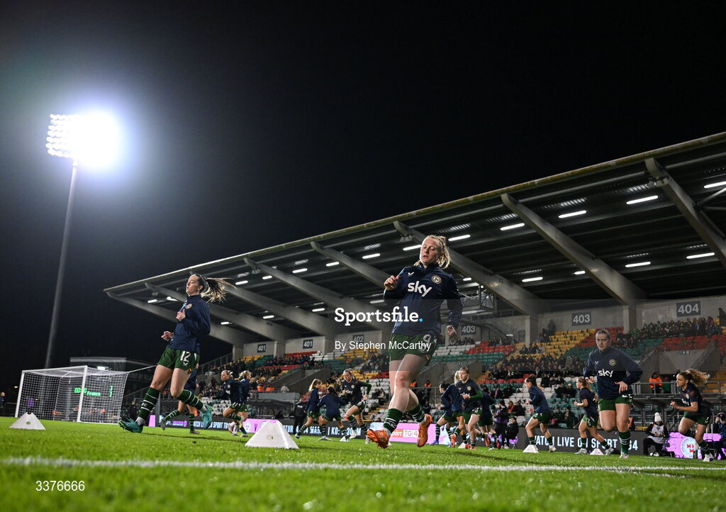 3 March 2026; Amber Barrett of Republic of Ireland warms up before the 2027 FIFA Women’s World Cup Qualifier match between Republic of Ireland and France at Tallaght Stadium in Dublin. Photo by Stephen McCarthy/Sportsfile
