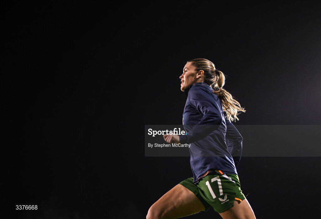 3 March 2026; Jamie Finn of Republic of Ireland warms up before the 2027 FIFA Women’s World Cup Qualifier match between Republic of Ireland and France at Tallaght Stadium in Dublin. Photo by Stephen McCarthy/Sportsfile