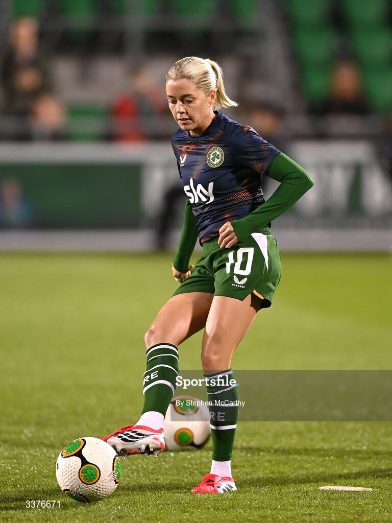3 March 2026; Denise O’Sullivan of Republic of Ireland warms up before the 2027 FIFA Women’s World Cup Qualifier match between Republic of Ireland and France at Tallaght Stadium in Dublin. Photo by Stephen McCarthy/Sportsfile