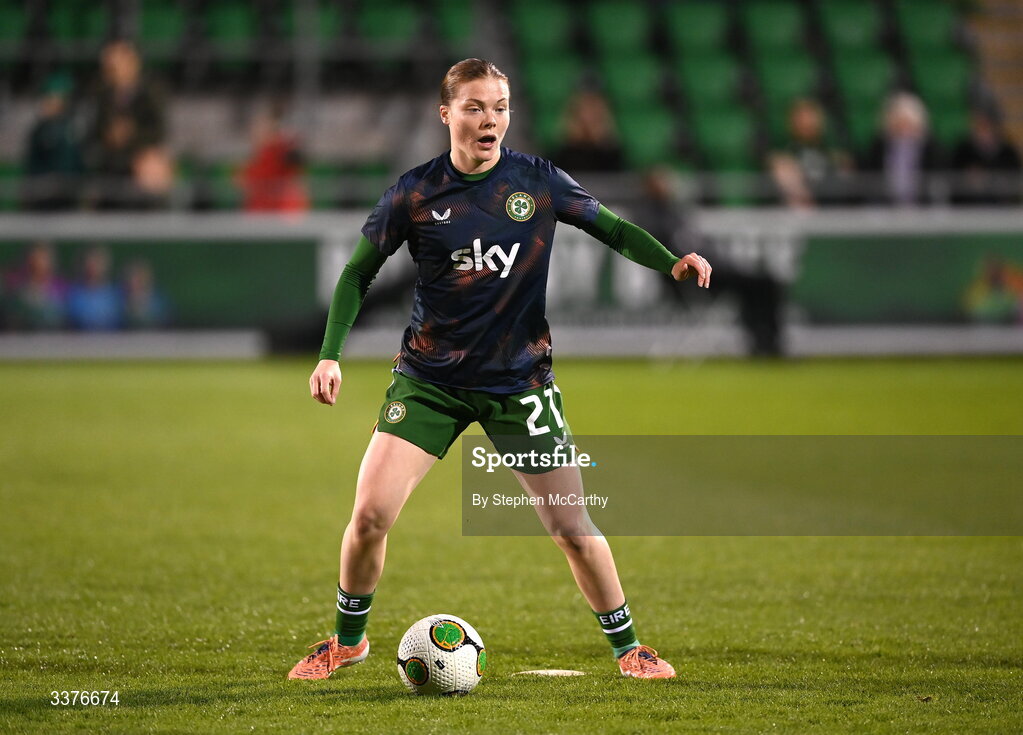 3 March 2026; Emily Murphy of Republic of Ireland warms up before the 2027 FIFA Women’s World Cup Qualifier match between Republic of Ireland and France at Tallaght Stadium in Dublin. Photo by Stephen McCarthy/Sportsfile